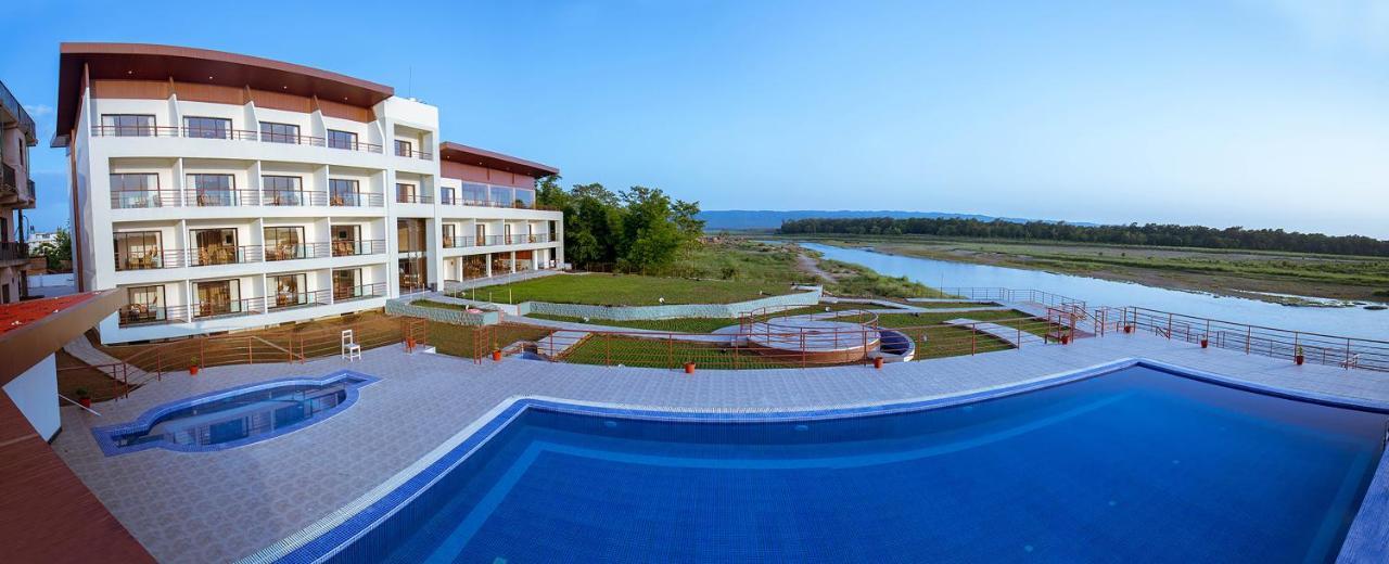 Park Safari Resort Sauraha Exterior foto