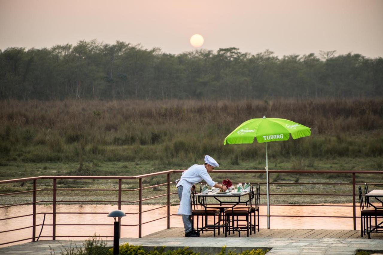 Park Safari Resort Sauraha Exterior foto
