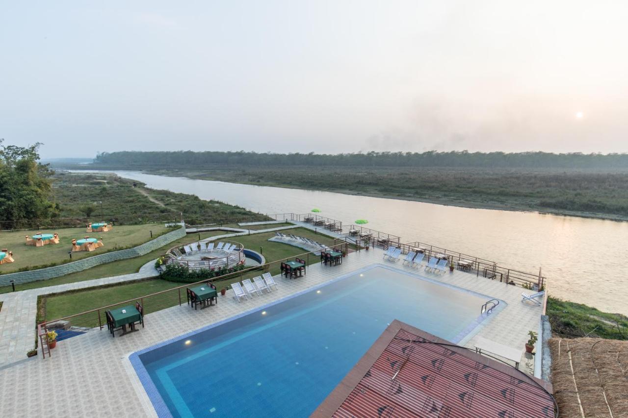 Park Safari Resort Sauraha Exterior foto